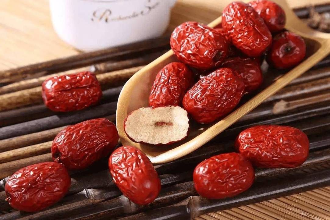 长期喝黑枸杞皮肤好得不得了_冬季养肾黑枸杞好处_黑枸杞补肾护眼功效