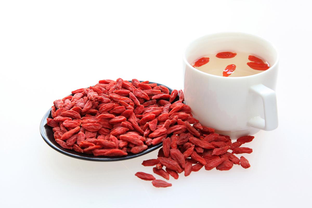 黑枸杞补肾护眼功效_冬季养肾黑枸杞好处_长期喝黑枸杞皮肤好得不得了