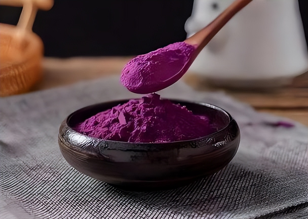 冬季养肾黑枸杞好处_长期喝黑枸杞皮肤好得不得了_黑枸杞补肾护眼功效