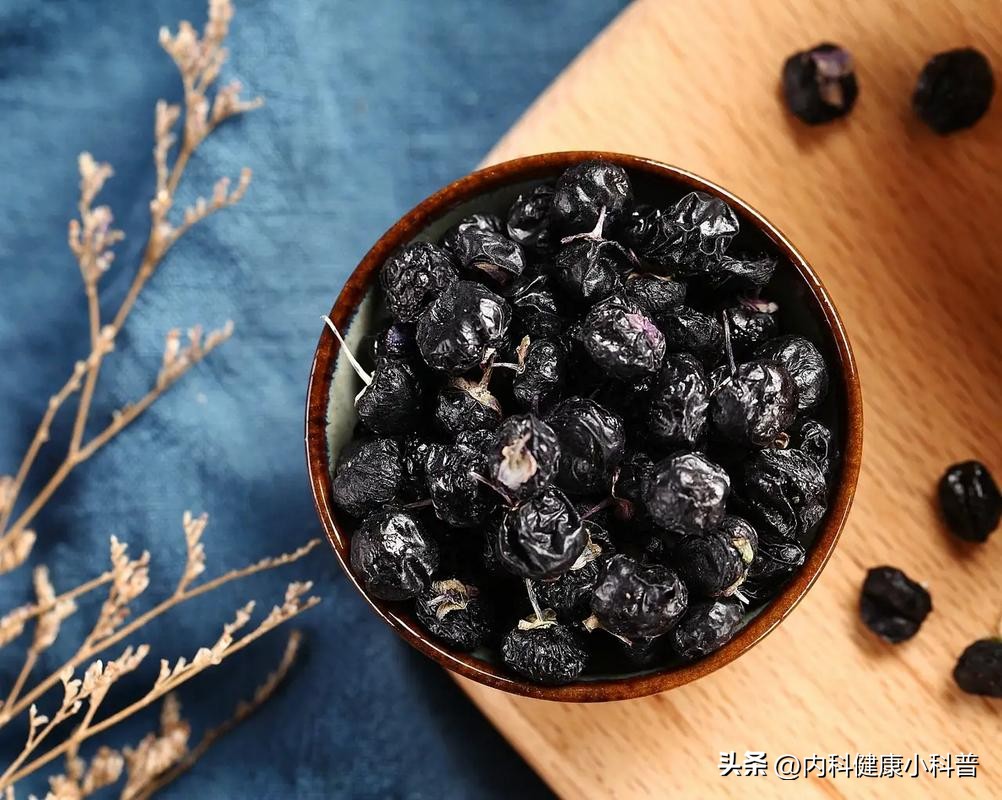 黑枸杞补肾护眼功效_黑枸杞花青素抗氧化作用_长期喝黑枸杞皮肤好得不得了