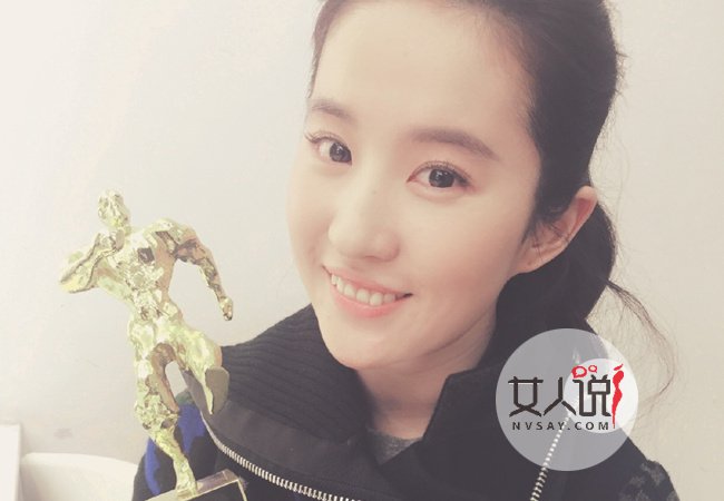 刘亦菲素颜读书照尽吸晴 神仙姐姐裸妆秒杀一众女星