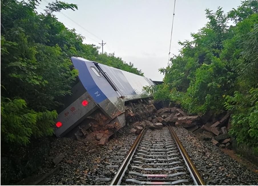 铁路道口安全_铁路沿线环境安全_铁路红光带的种类