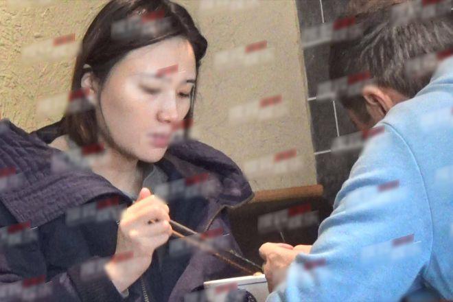 李亚鹏近照变化原因_李亚鹏现在女友照片_李亚鹏新女友怀孕