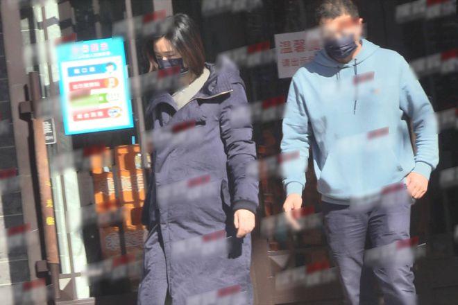 李亚鹏新女友怀孕_李亚鹏近照变化原因_李亚鹏现在女友照片