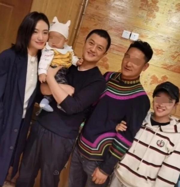 李亚鹏近照变化原因_李亚鹏新女友怀孕_李亚鹏现在女友照片