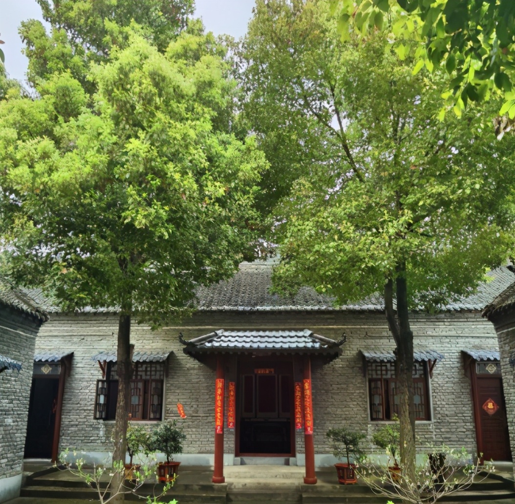 李亚鹏回老家晒照_李亚鹏欠债风波女友态度_李亚鹏现在女友照片