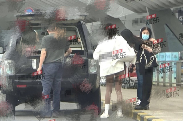 李亚鹏现在女友照片_李亚鹏海哈金喜结婚官宣_李亚鹏海哈金喜一家三口合照