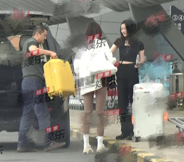 李亚鹏海哈金喜一家三口合照_李亚鹏海哈金喜结婚官宣_李亚鹏现在女友照片