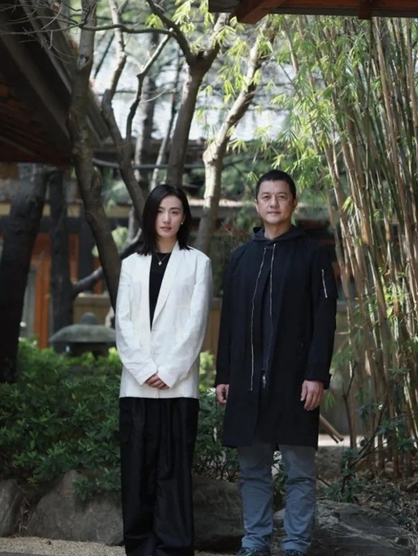 李亚鹏海哈金喜结婚官宣_李亚鹏海哈金喜一家三口合照_李亚鹏现在女友照片