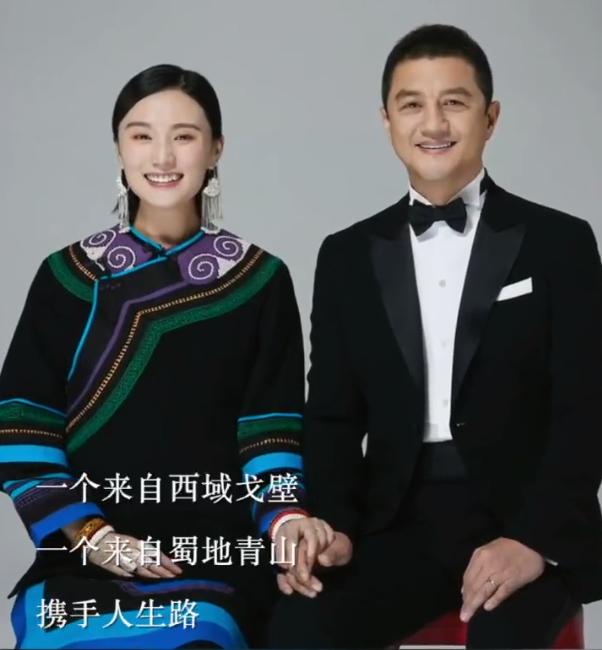李亚鹏现在女友照片_李亚鹏海哈金喜结婚官宣_李亚鹏海哈金喜一家三口合照