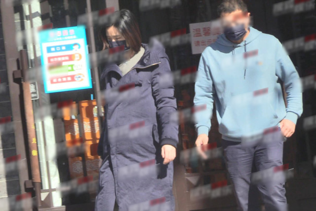 李亚鹏海哈金喜一家三口合照_李亚鹏现在女友照片_李亚鹏海哈金喜结婚官宣