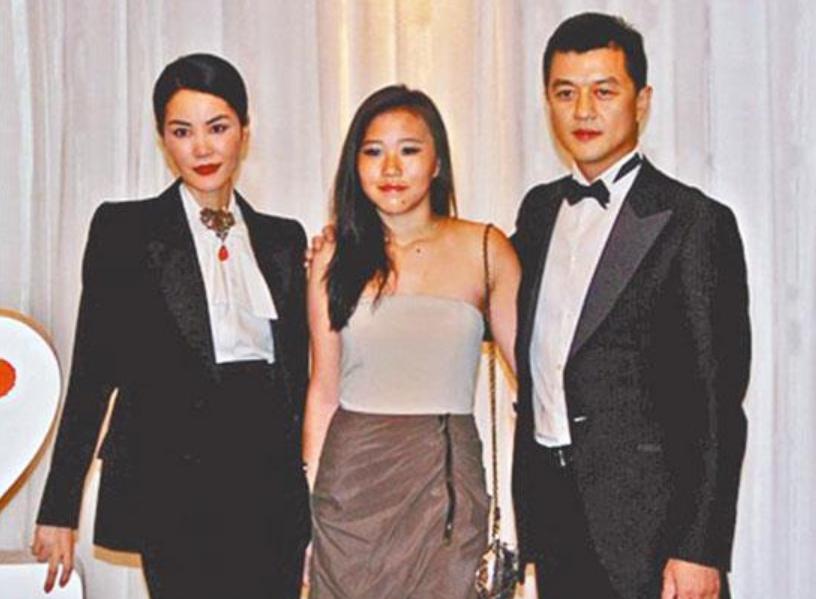 李亚鹏窦靖童一家温馨聚会_李亚鹏现在女友照片_王菲窦唯离婚后窦靖童生活