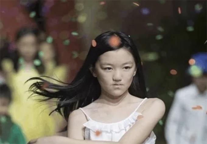 李亚鹏现在女友照片_李亚鹏窦靖童一家温馨聚会_王菲窦唯离婚后窦靖童生活