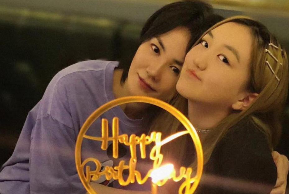 李亚鹏窦靖童一家温馨聚会_李亚鹏现在女友照片_王菲窦唯离婚后窦靖童生活