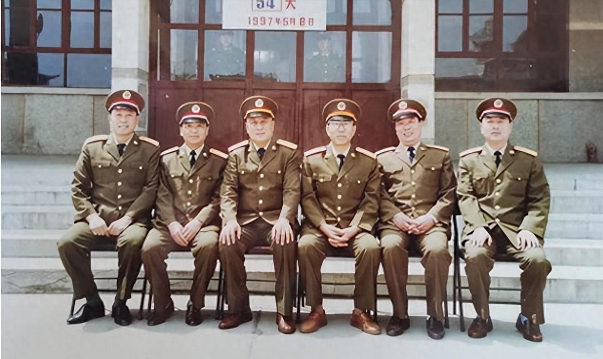 中国人民解放军大将名单_从六大军区到十二大军区调整背景与影响_1955年首批12个大军区司令员名单