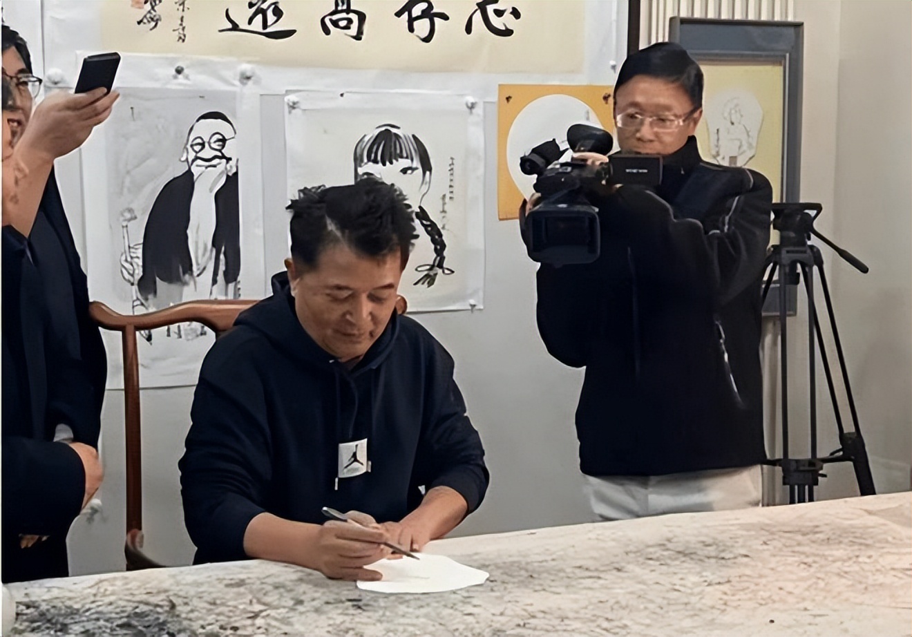 毕福剑女儿毕凌 著名主持人毕福剑 央视主持人酒桌失言事件_毕福剑饭局录像