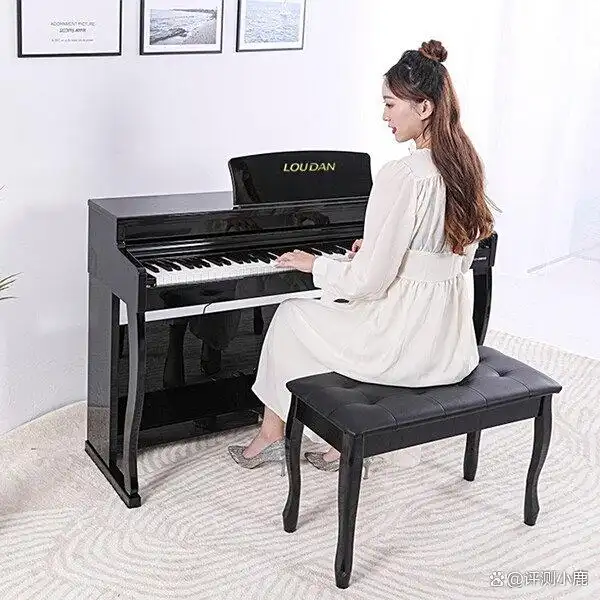 不同品牌电钢琴音色手感对比_买珠江钢琴哪个型号_电钢琴选购指南