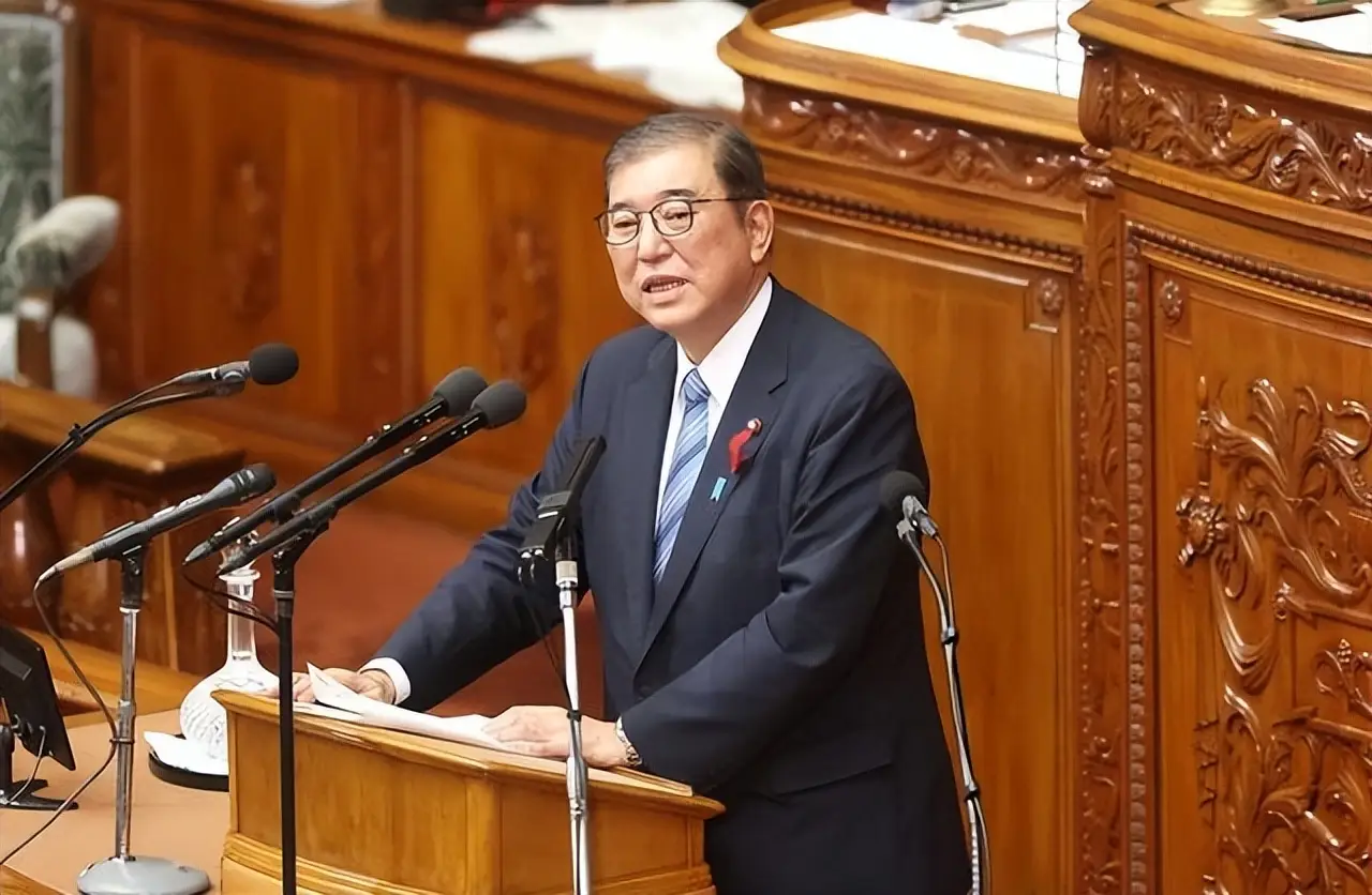 中国渔船钓鱼岛沉没_东海钓鱼岛局势紧张 日本渔船中国海警对峙 夜间行动历史背景