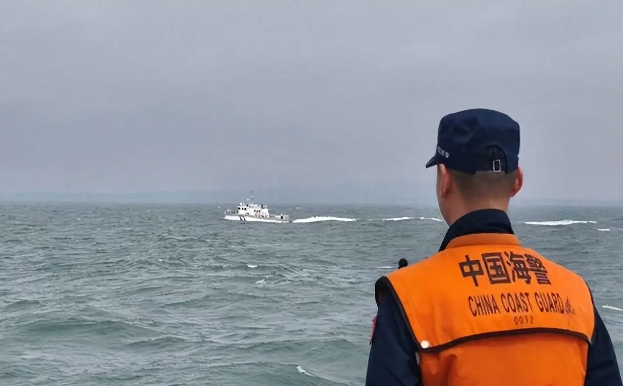 东海地区钓鱼岛海域中国海警驱赶日本船只_中国渔船钓鱼岛沉没_日本渔船瑞宝丸钓鱼岛附近对峙中国海警