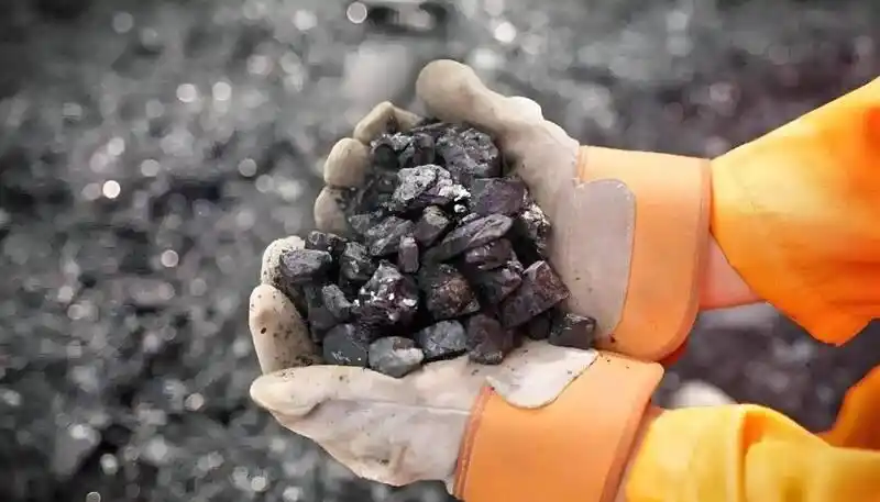 英伟达黄仁勋访华 H20芯片出口限制 中美科技博弈_黄仁勋：芯片不是浓缩铀 卖中国咋了