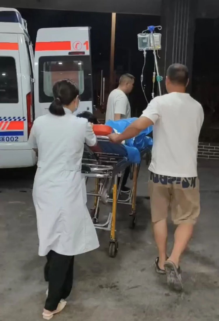 重庆常见毒蛇种类及防治_重庆五步蛇咬伤急救_云南有没有眼镜蛇血清