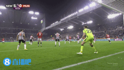 英超-曼联客场1-2遭十人纽卡绝杀_特里皮尔任意球中框戈登破门安东尼进球无效_曼联客场0-1纽卡斯尔