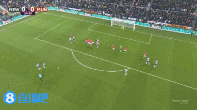 英超-曼联客场1-2遭十人纽卡绝杀_特里皮尔任意球中框戈登破门安东尼进球无效_曼联客场0-1纽卡斯尔
