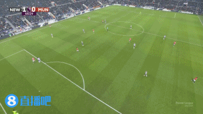 英超-曼联客场1-2遭十人纽卡绝杀_特里皮尔任意球中框戈登破门安东尼进球无效_曼联客场0-1纽卡斯尔