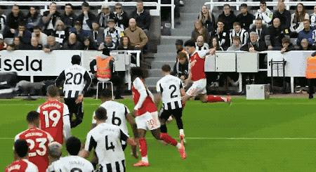 英超阿森纳客场2-1逆转纽卡斯尔联_英超-曼联客场1-2遭十人纽卡绝杀_梅里诺补时绝杀