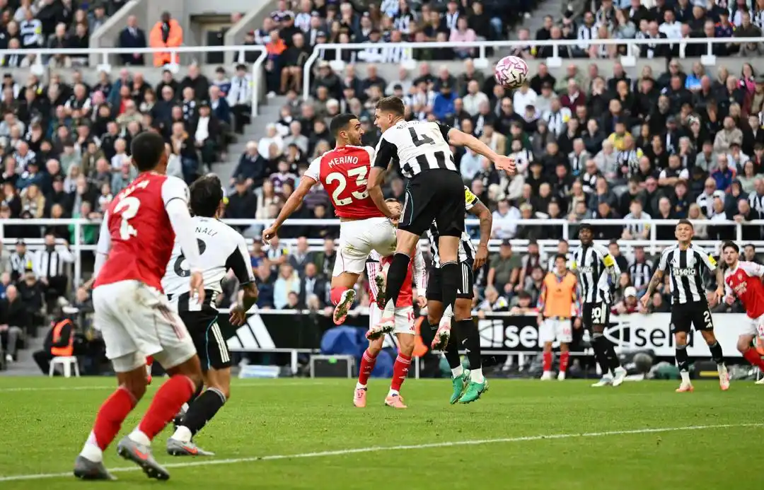 英超阿森纳客场2-1逆转纽卡斯尔联_梅里诺补时绝杀_英超-曼联客场1-2遭十人纽卡绝杀