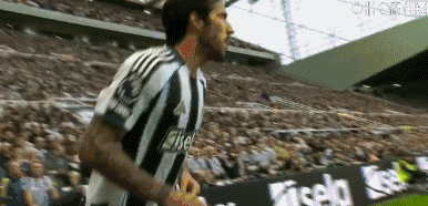 英超-曼联客场1-2遭十人纽卡绝杀_梅里诺补时绝杀_英超阿森纳客场2-1逆转纽卡斯尔联