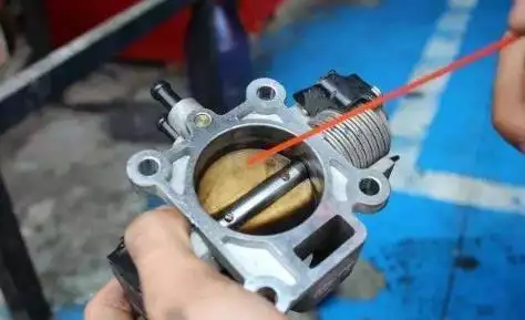 节气门清洗周期_节气门清洗要多少时间_过度清洗节气门危害