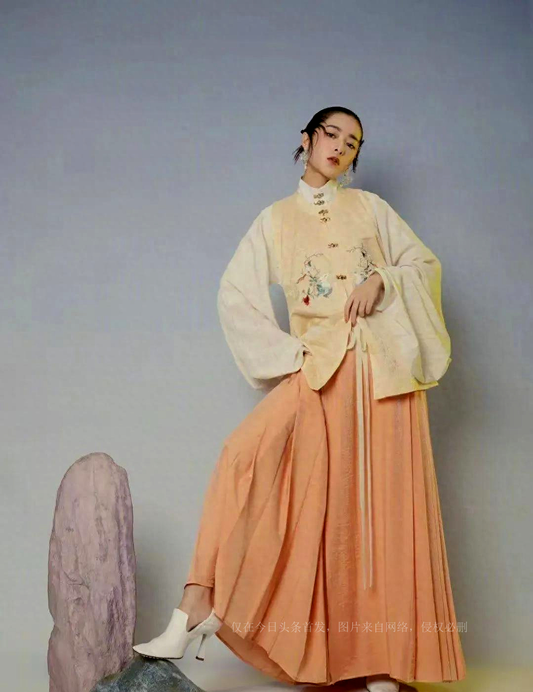 徐娇比基尼照片_徐娇性感泳装照_金发尤物 极品比基尼