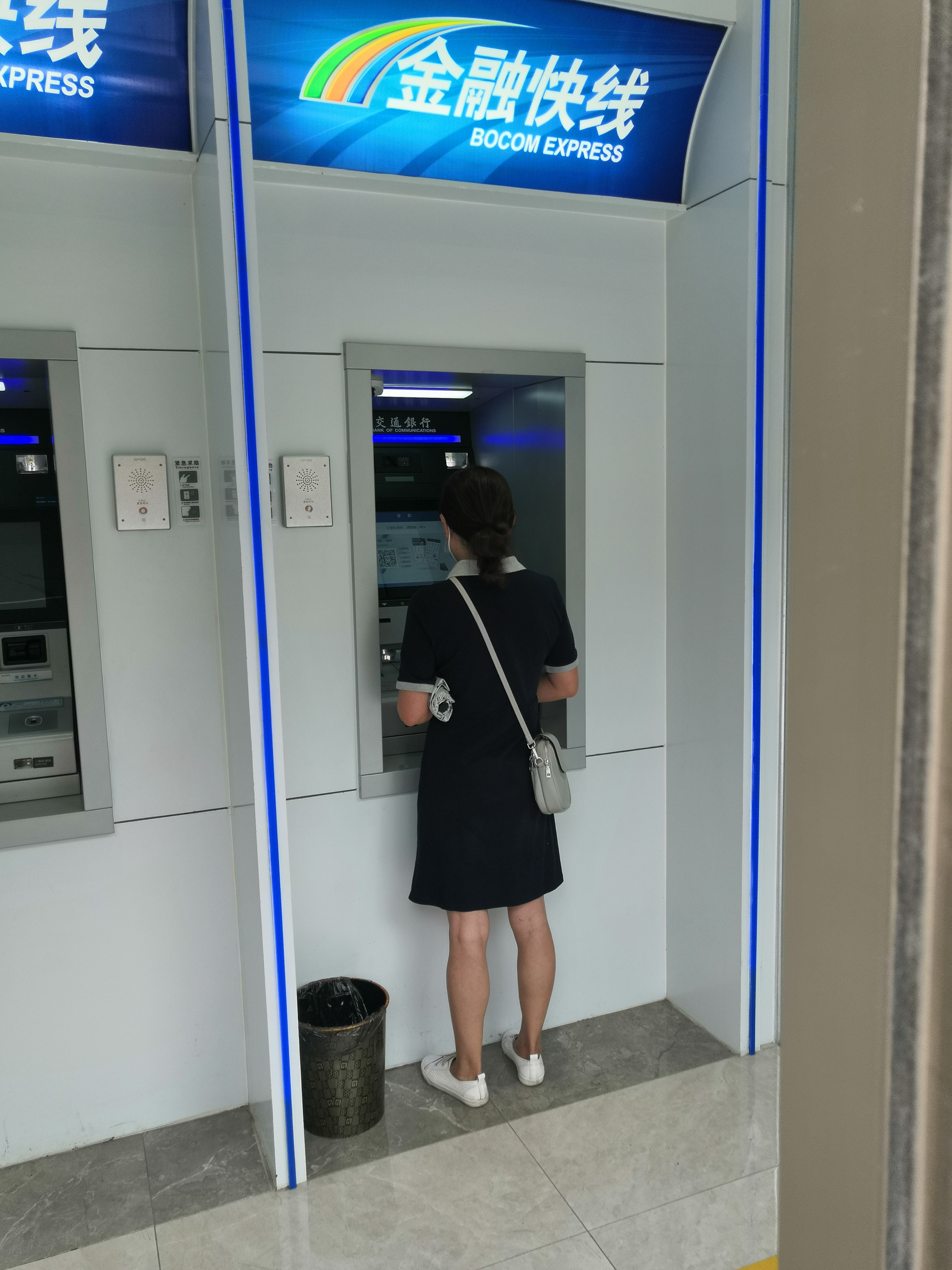 免收借记卡ATM跨行取款手续费_银行ATM跨行取现手续费减免_建行信用卡取现手续费及利息计算