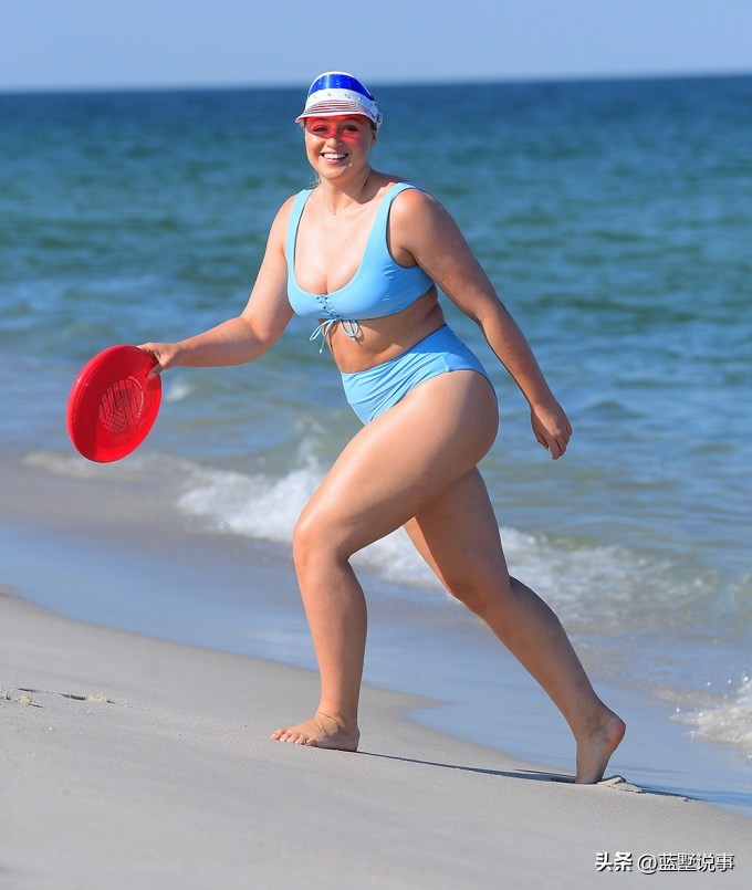 比基尼上衣打领带_金发尤物 极品比基尼_流行倒置式比基尼上衣