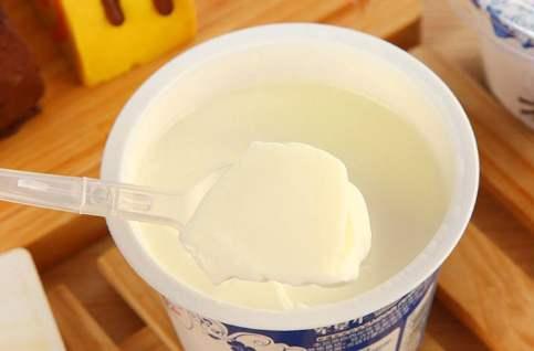 酸奶制作方法_酸奶历史起源_酸奶常温放一天能喝么