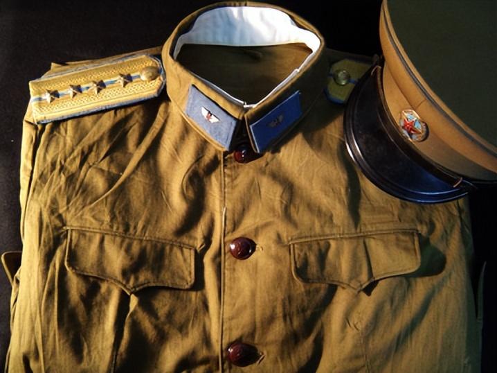 55式军服穿帮镜头_军事题材影视作品军服错误_55式军衔标志