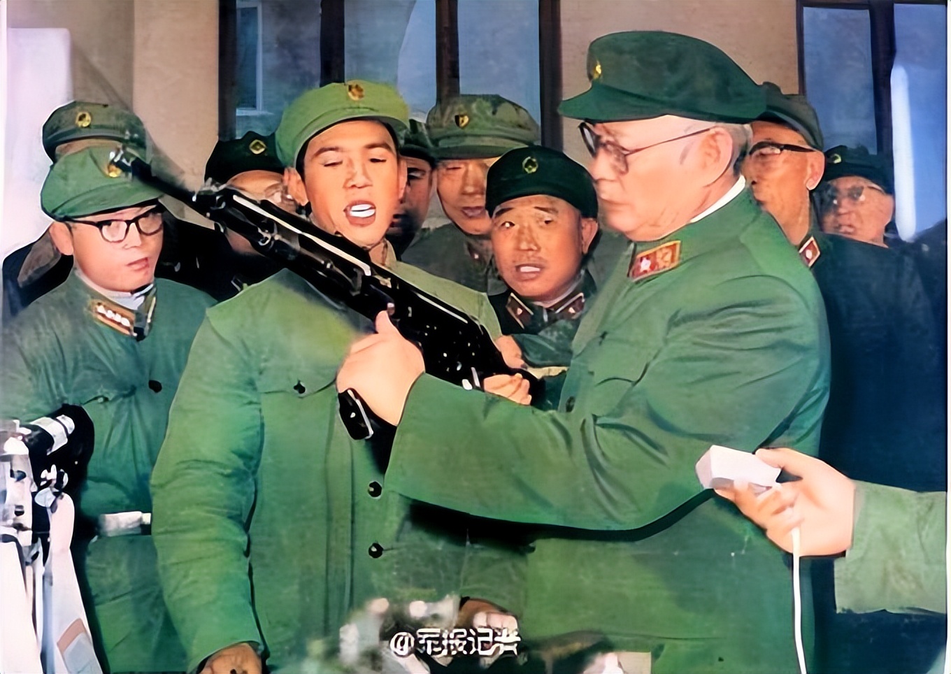 军事题材影视作品军服错误_55式军服穿帮镜头_55式军衔标志