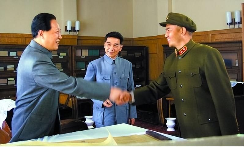 55式军服穿帮镜头_军事题材影视作品军服错误_55式军衔标志