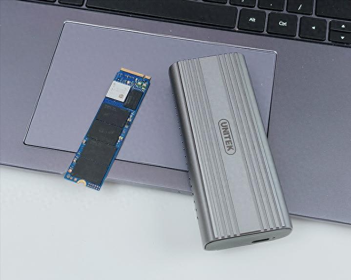 macmini配显示器_丐版Mac mini外置SSD扩容_优越者雷电硬盘盒Mac mini接口扩展