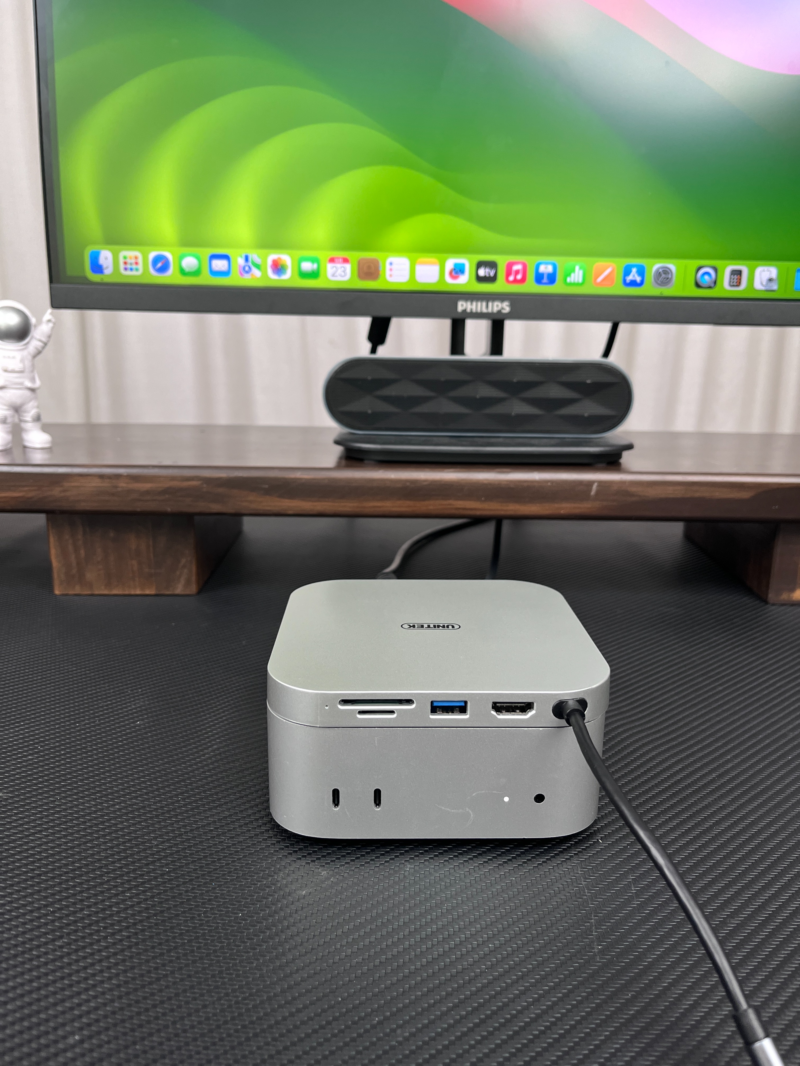 macmini配显示器_丐版Mac mini外置SSD扩容_优越者雷电硬盘盒Mac mini接口扩展