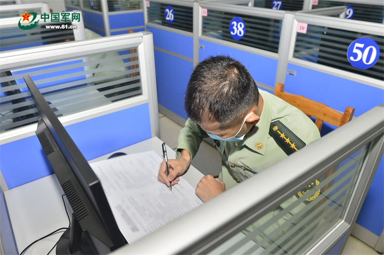 基层政治主官授课观摩比武_武警广东总队“三会一好”政治教员比武_武警广州指挥学院教师