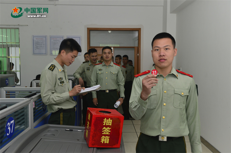 基层政治主官授课观摩比武_武警广东总队“三会一好”政治教员比武_武警广州指挥学院教师