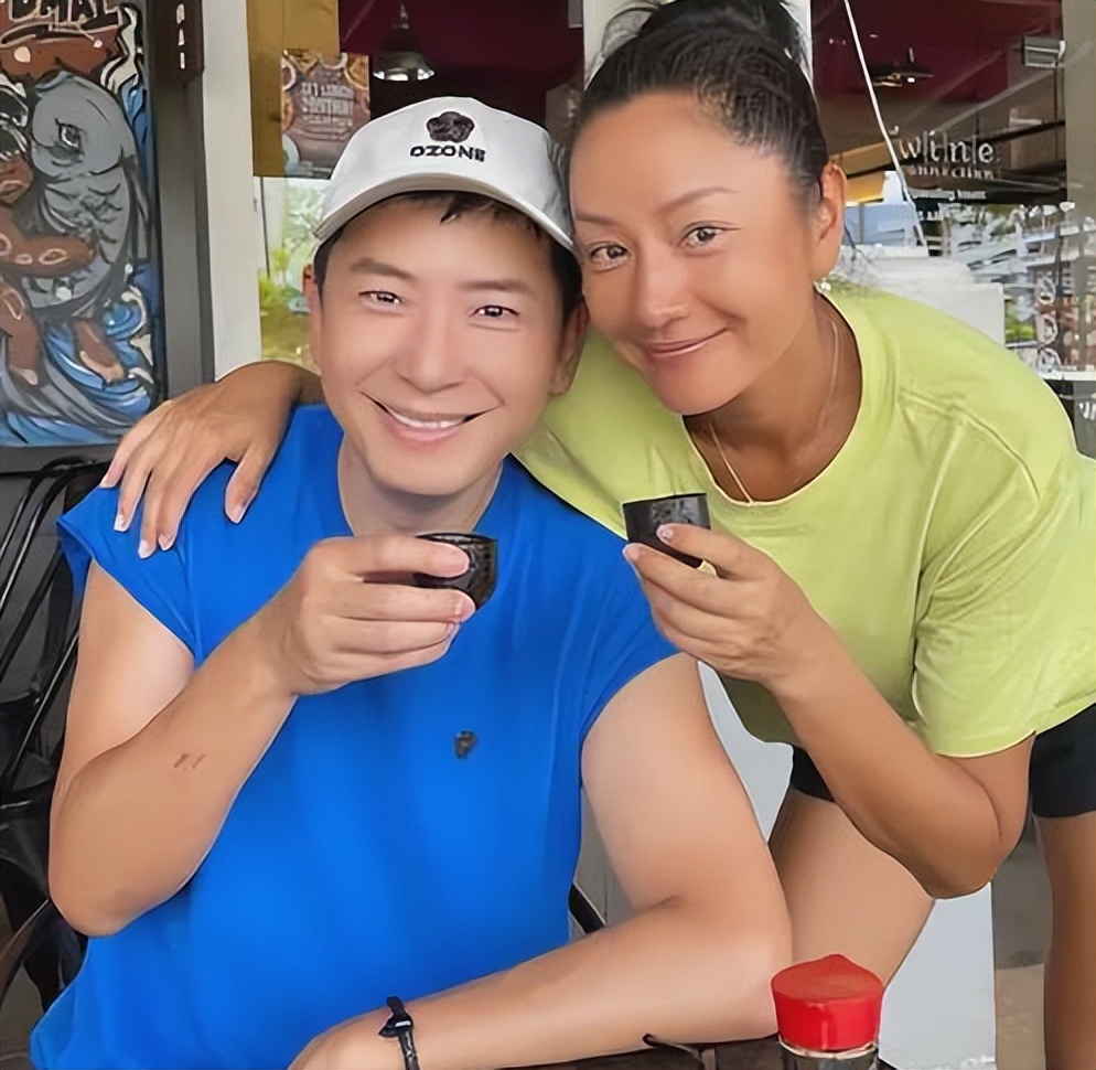 戴军与何炅关系破裂原因_戴军何炅感情纠葛_何炅老婆是谁啊