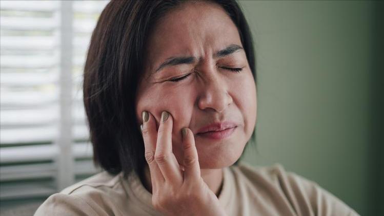 牙齿变色神经死了没有_牙齿异常预示癌症_牙龈反复出血警惕癌症