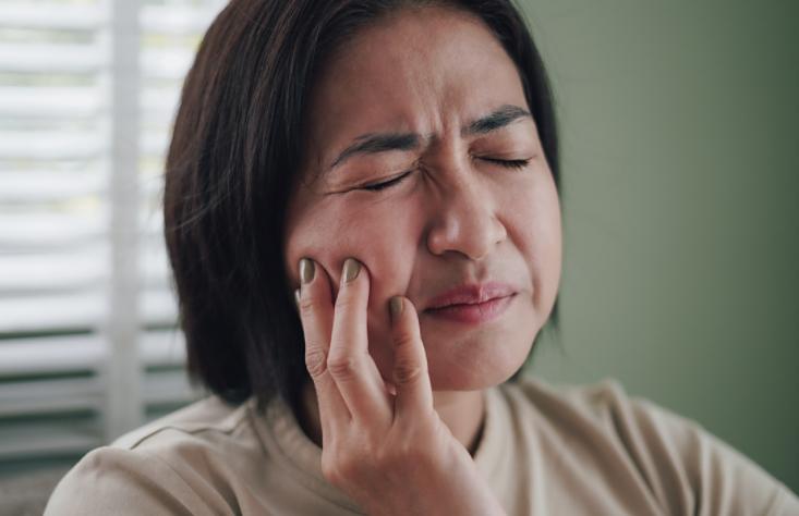 牙齿变色神经死了没有_牙齿松动牙龈出血癌症信号_牙龈溃疡不愈癌症征兆