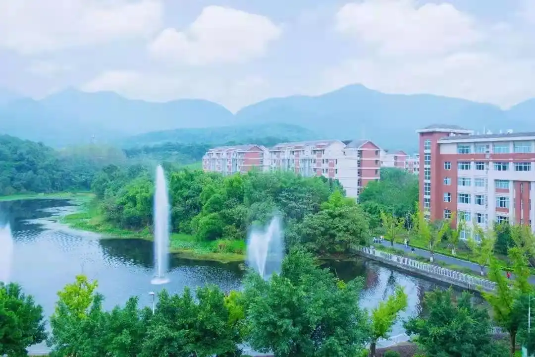 重庆医科大学录取分数线_重庆医科大学专业收分_重庆医科大学专业选择