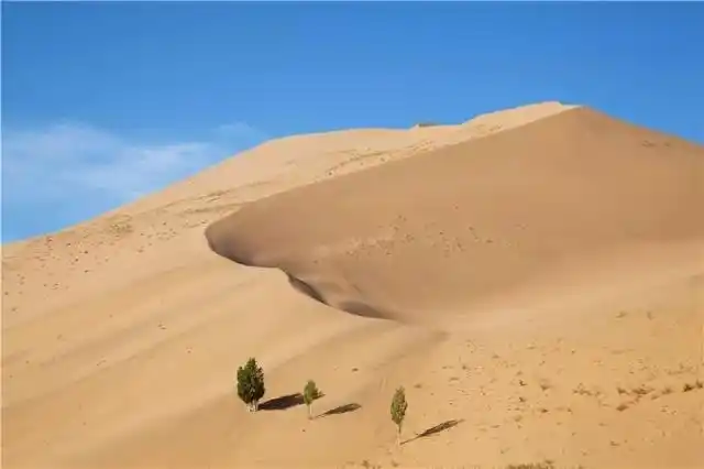 巴丹吉林沙漠旅游_阿拉善巴丹吉林沙漠景点介绍_巴丹吉林沙漠旅游攻略