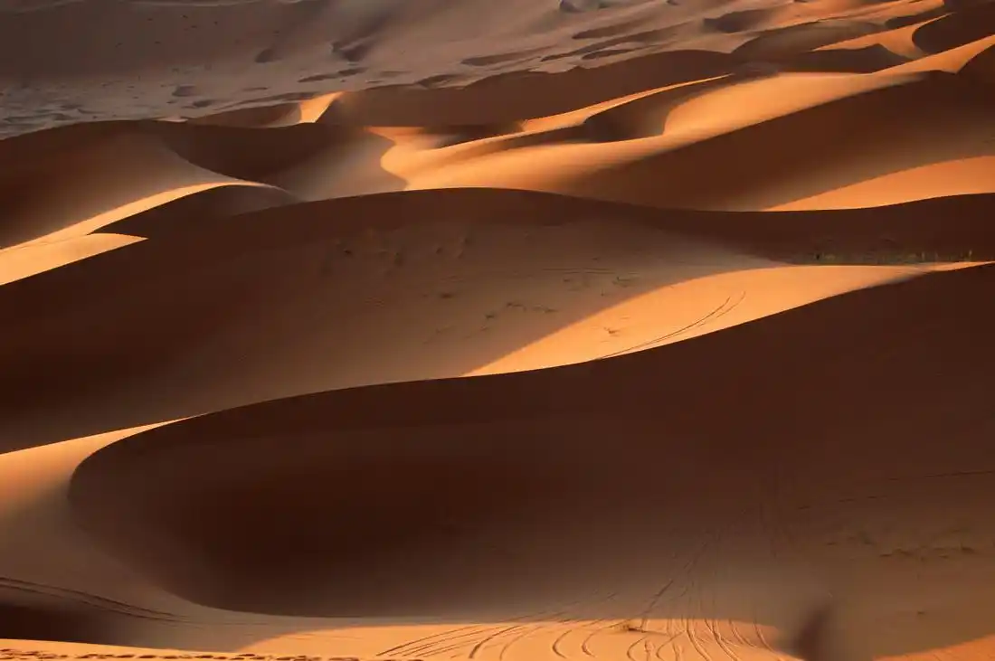 内蒙古G7高速自驾游_乌兰察布巴丹吉林沙漠黄花沟_巴丹吉林沙漠旅游