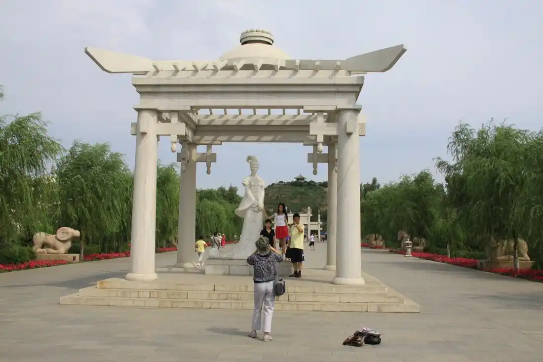 内蒙古G7高速自驾游_乌兰察布巴丹吉林沙漠黄花沟_巴丹吉林沙漠旅游